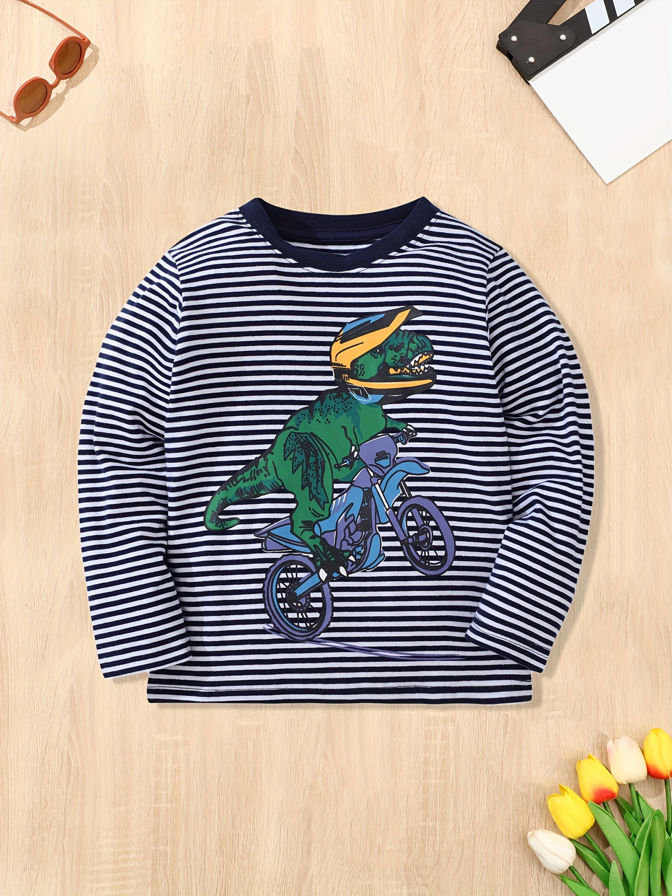 Dinosaur On A Scooter! Men's T-Shirt