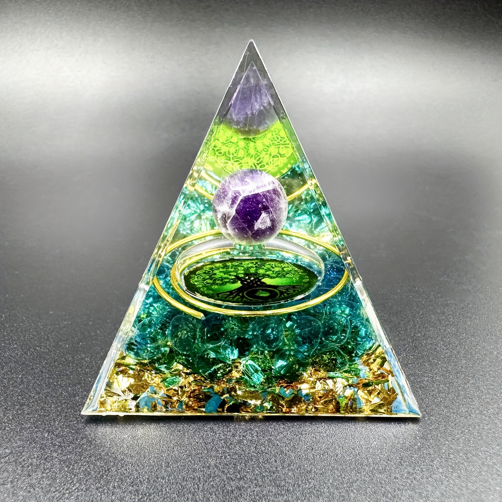 Albero orgonico: pendenti di cristallo e piramidi per la