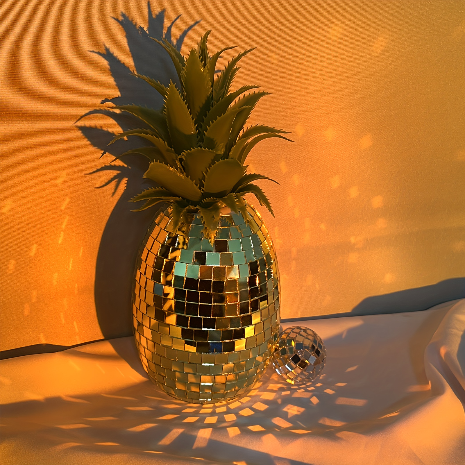 

1pc, Mirror Disco Pineapple Reflective Ball Disco Decoration Gold Party Disco Table Bar Wedding Decoration Party Design
