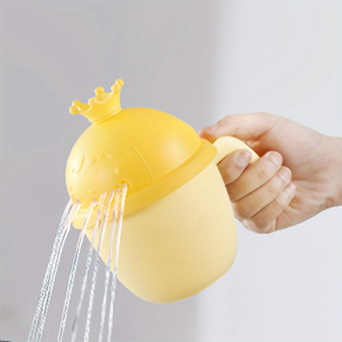 

Crown Shower Cup - Plastic Waterfall Bathing Pitcher With Handle For Gentle Hair Rinsing, Non-electric Bathroom Accessory