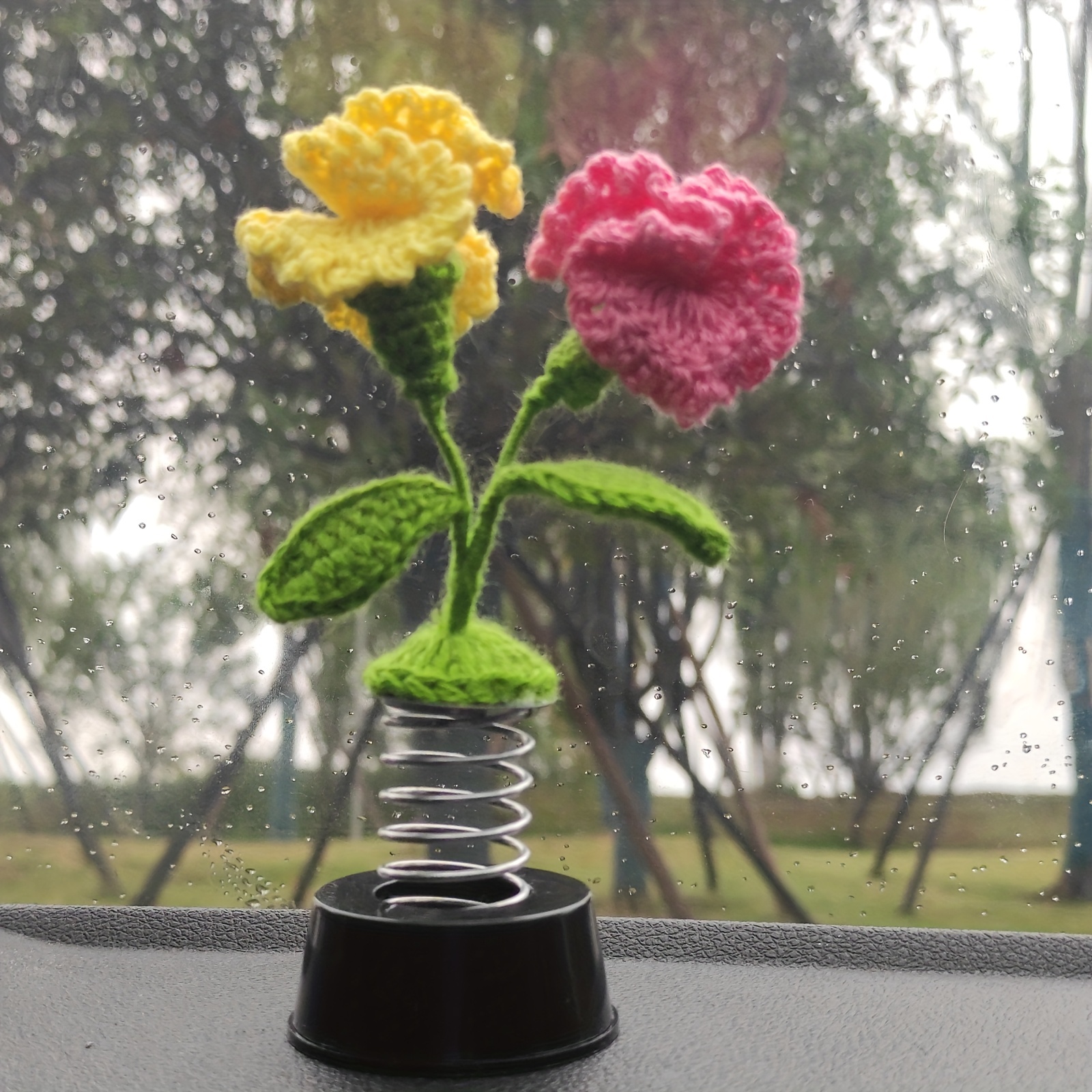 Accessoires de voiture avec fleurs mignonnes, décoration de tableau de bord  de voiture avec fleurs roses et jaunes au crochet pour femme, cadeau de  décoration d'intérieur -  Canada