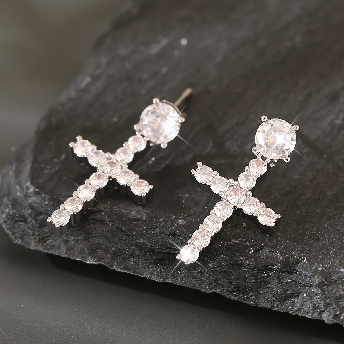 1 Pair Of Luxurious Temperament Copper-set Synthetic Synthetic Synthetic Zircon Cross Pendant Earrings Trendy Hip-hop Men's Earrings Holiday Dating Gift