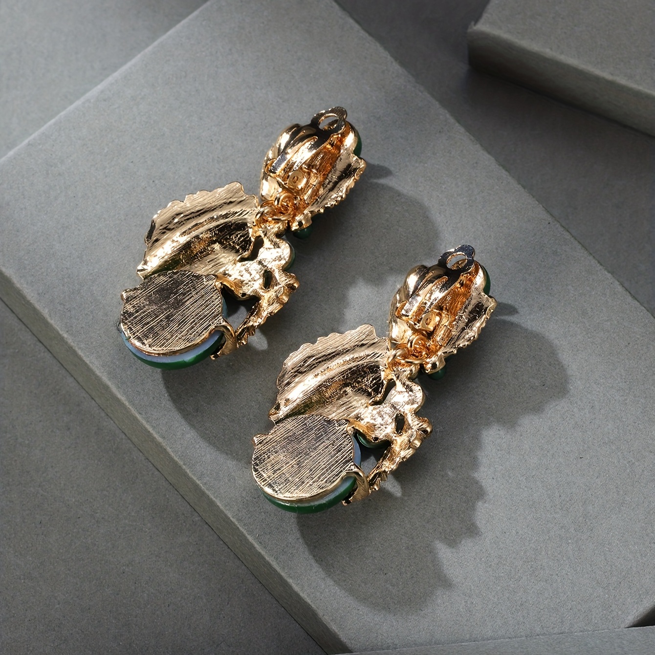 Vintage Elegant Sweet Resin Flower Ear Clips, A Pair