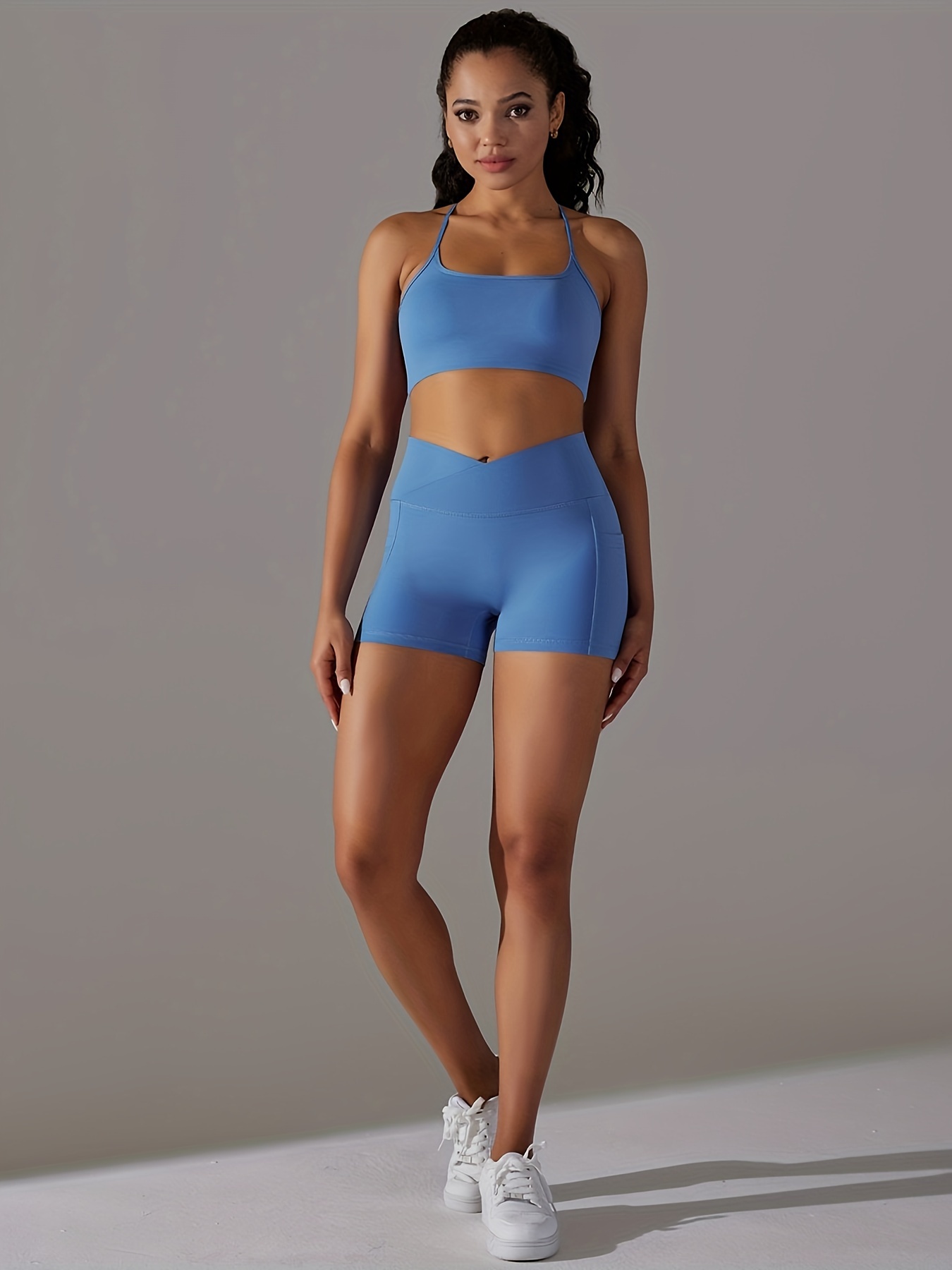 Ensemble De Tenue De Sport Pour Femmes, Haut Bleu Uni Croisé Dans Le * Et *  Nu De * Taille Et Short De Fitness À Taille Haute Avec Poche Pour ...