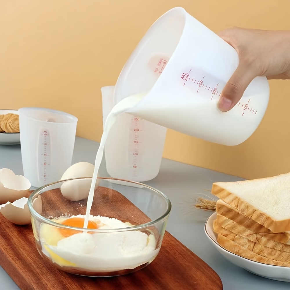  Taza medidora de plástico a elección de 1 taza, 2 tazas, 4 tazas  o juego de 3 piezas con agarre y boquilla fácil de leer (1 taza) : Hogar y  Cocina