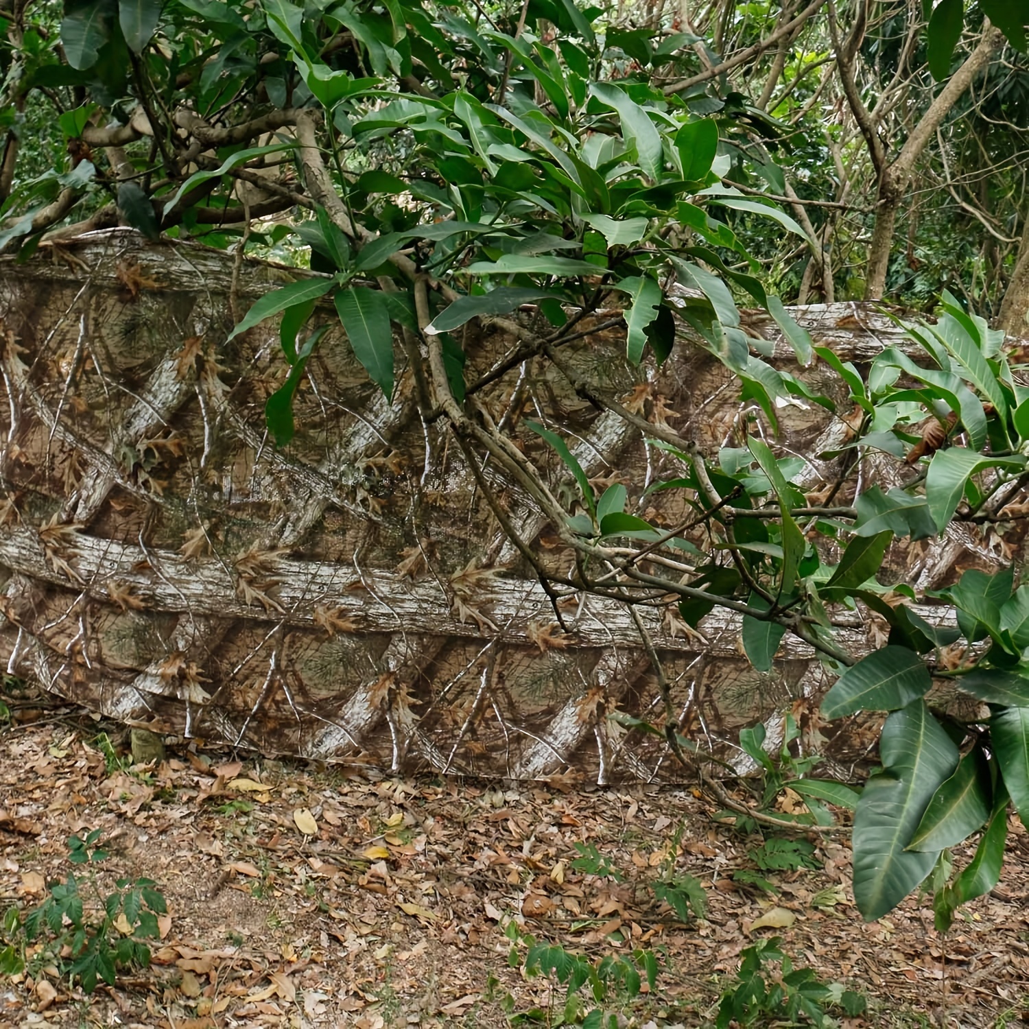 Couverture de cage de concurrence dans le tissu de camouflage