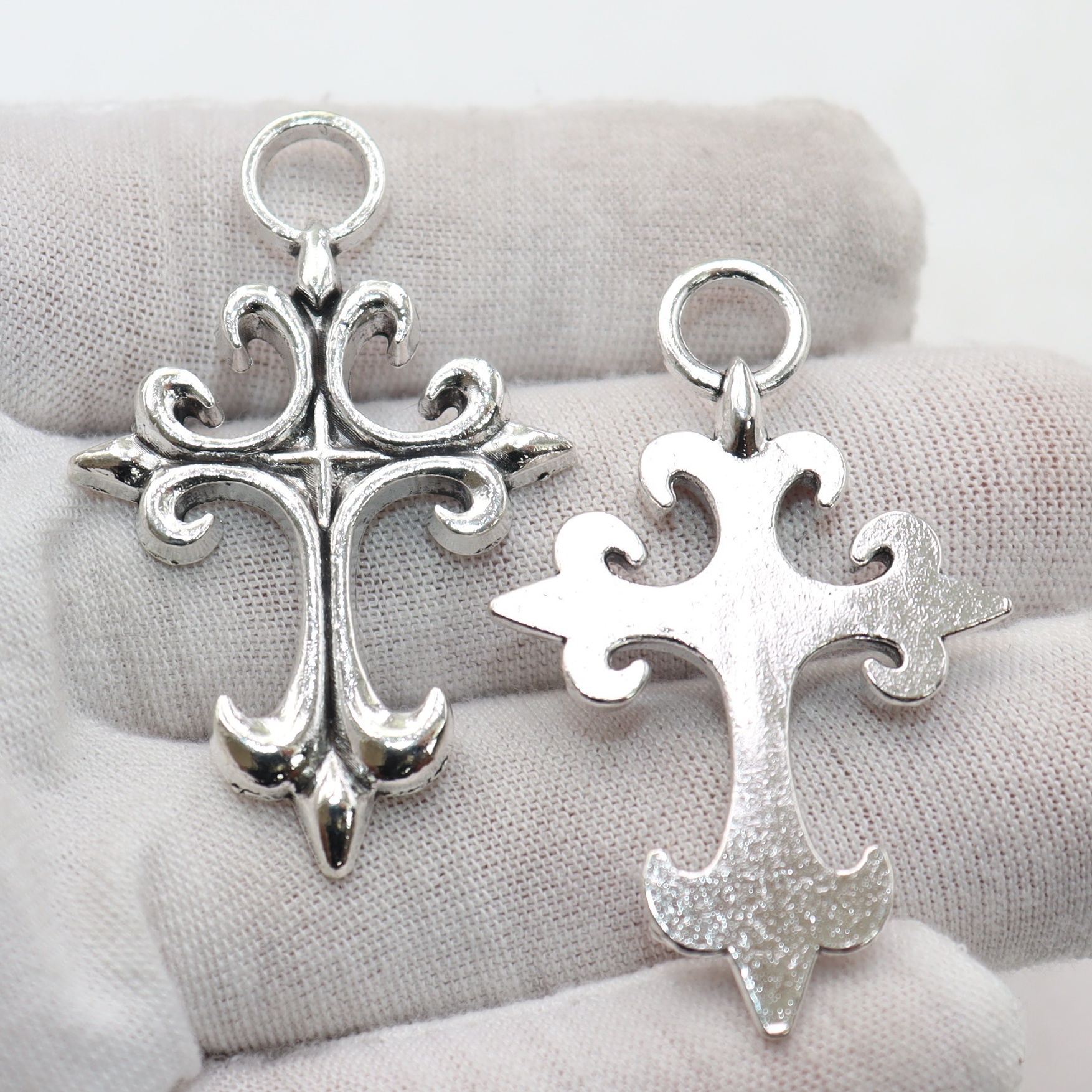 Vintage Silvery Or Bronze Color Cross Pendant For Diy - Temu