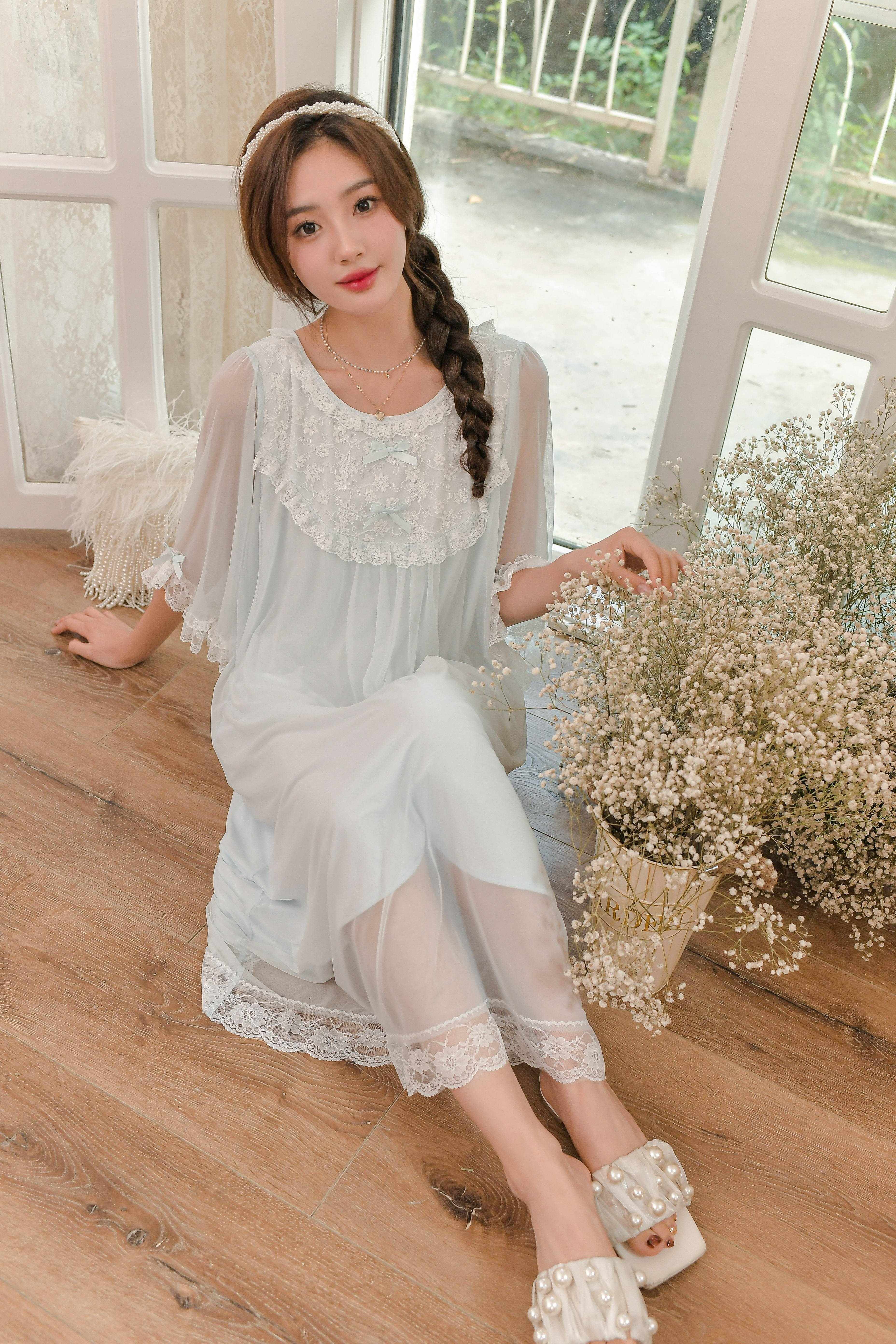 Quarter Sleeve White Lace Dress for Girls