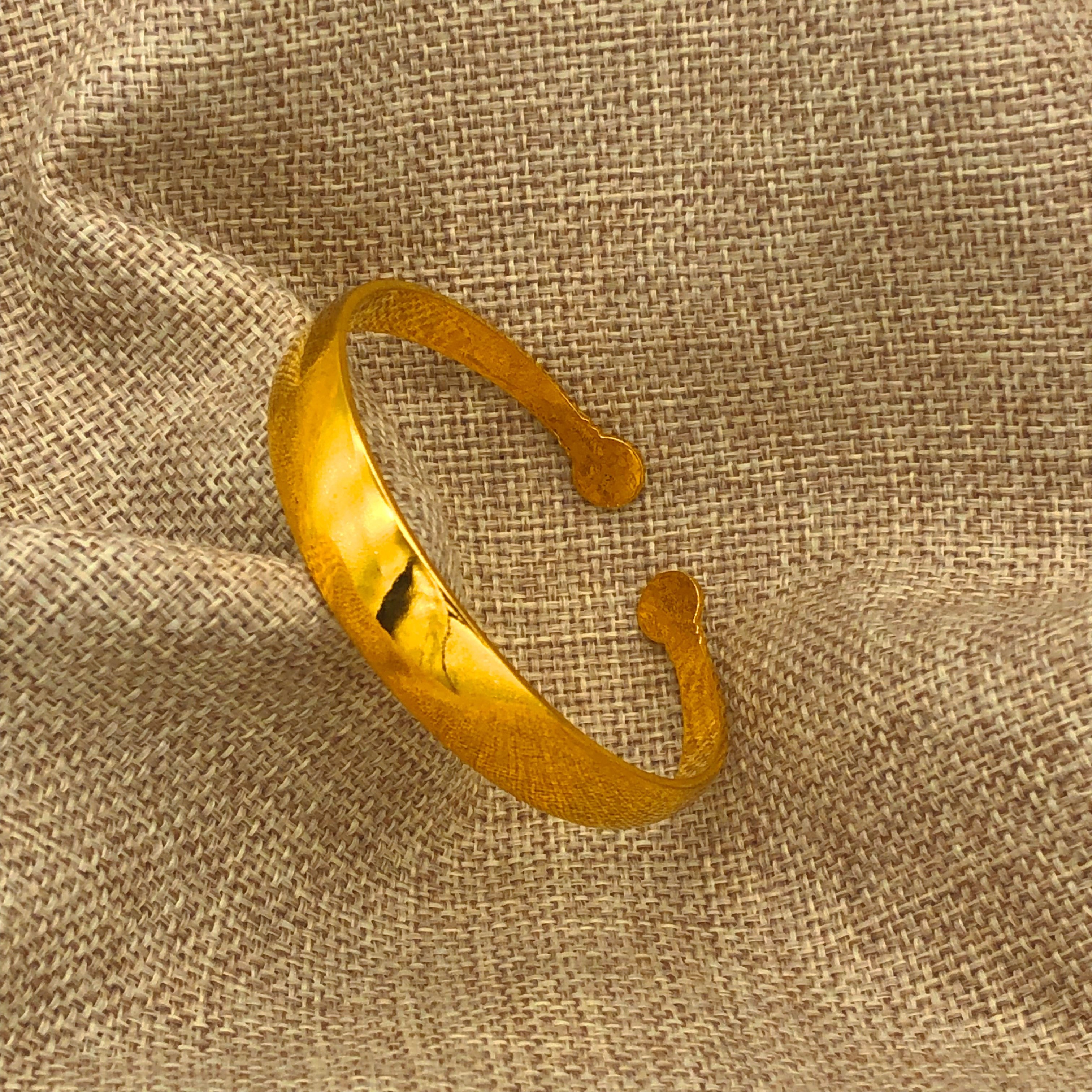 Valaikappu on sale gold bangles