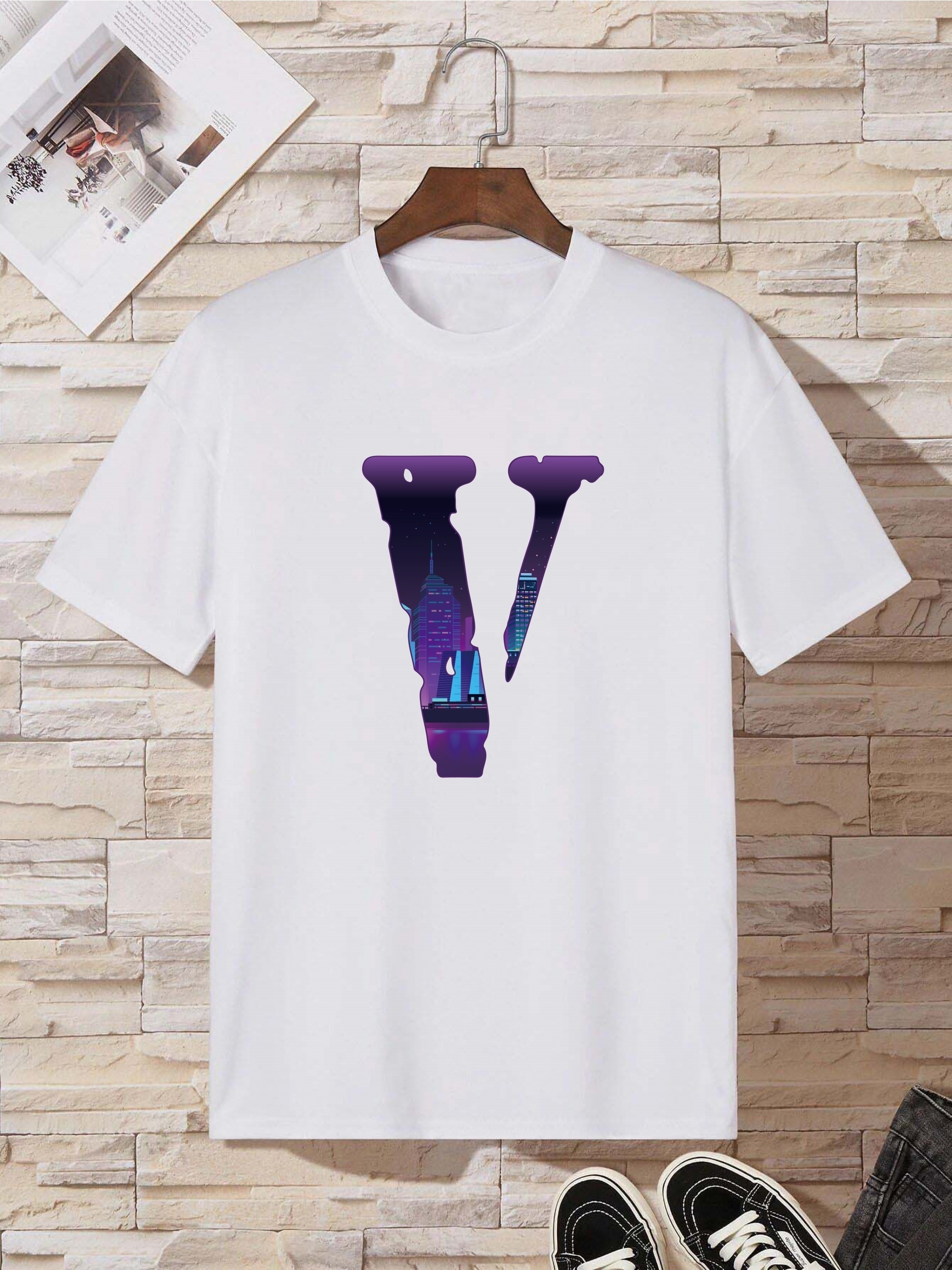 Men's Casual Big V Graphic Print T-shirt, Trendy Round Neck Tee
