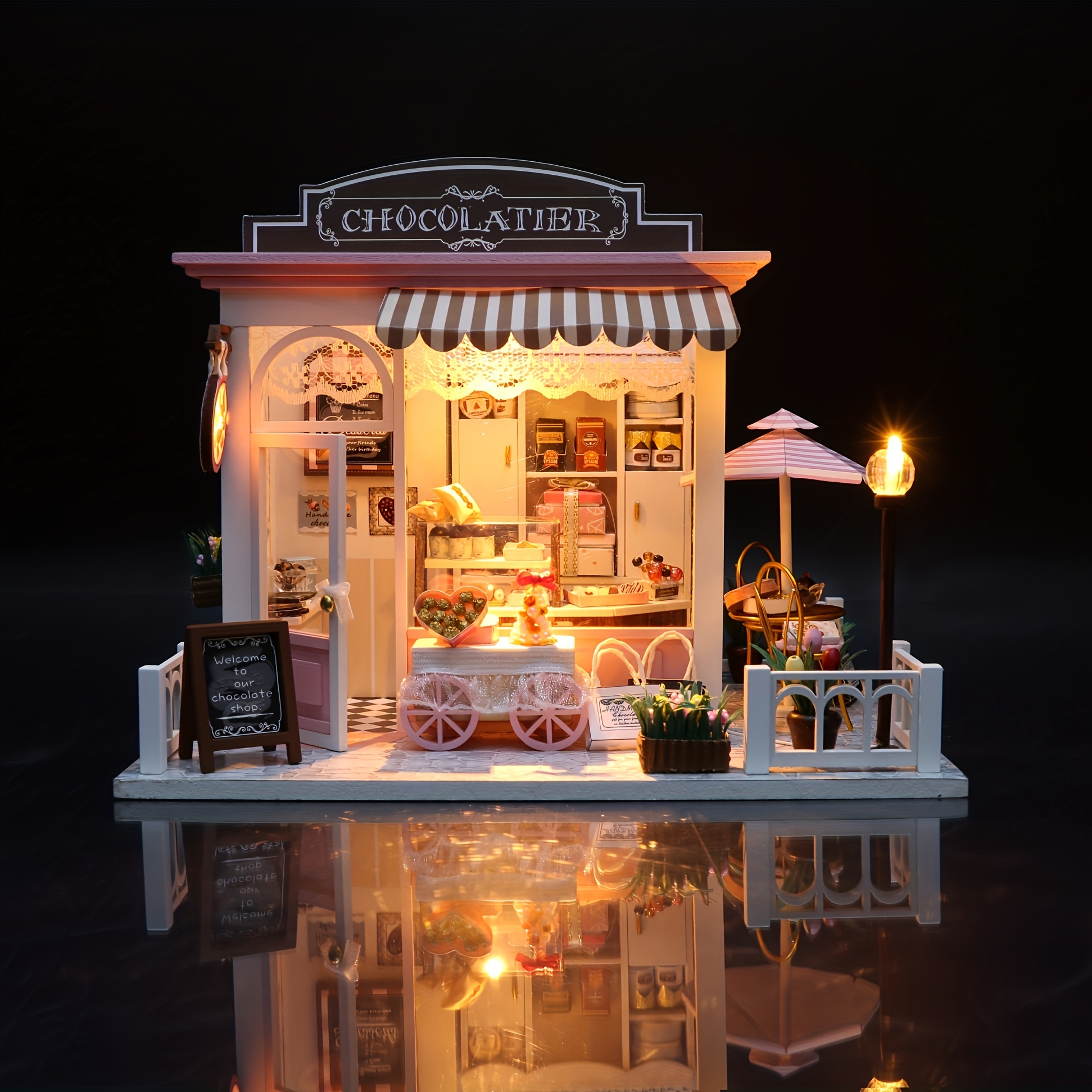 Maquette Maison Miniature pour Adulte à Construire, DIY Maison de Poupée  Miniature Bois en Kit Complet avec housse anti-poussière pour meubles et  lumières LED Idees Cadeau DIY : : Jeux et Jouets