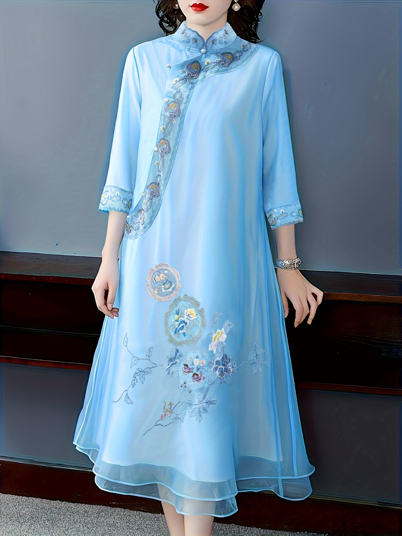 中国のヴィンテージチャイナドレス、刺繍半袖カエルボタンマンダリン