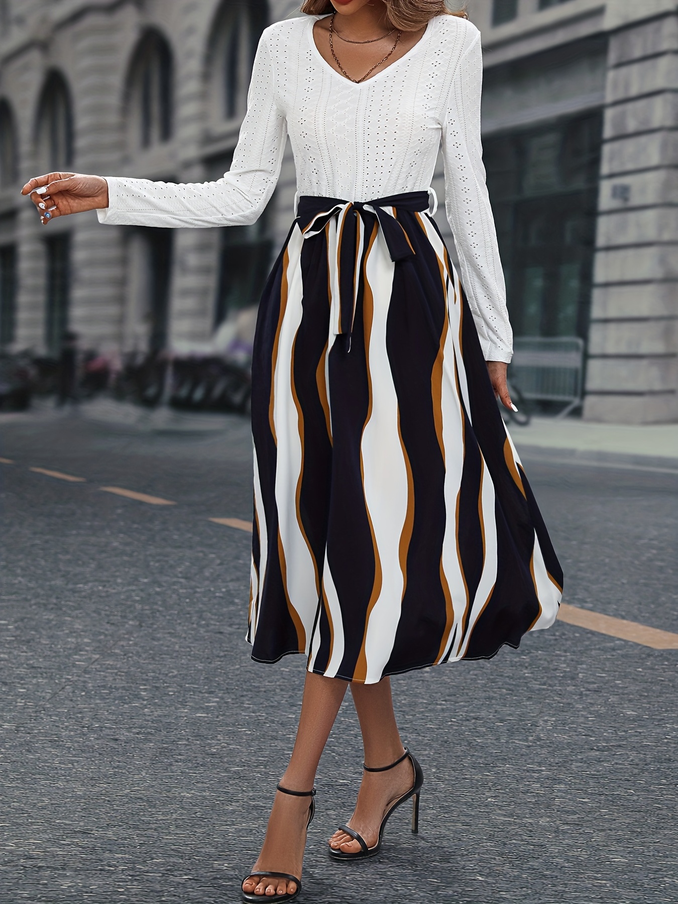 White midi shop skirt v neck