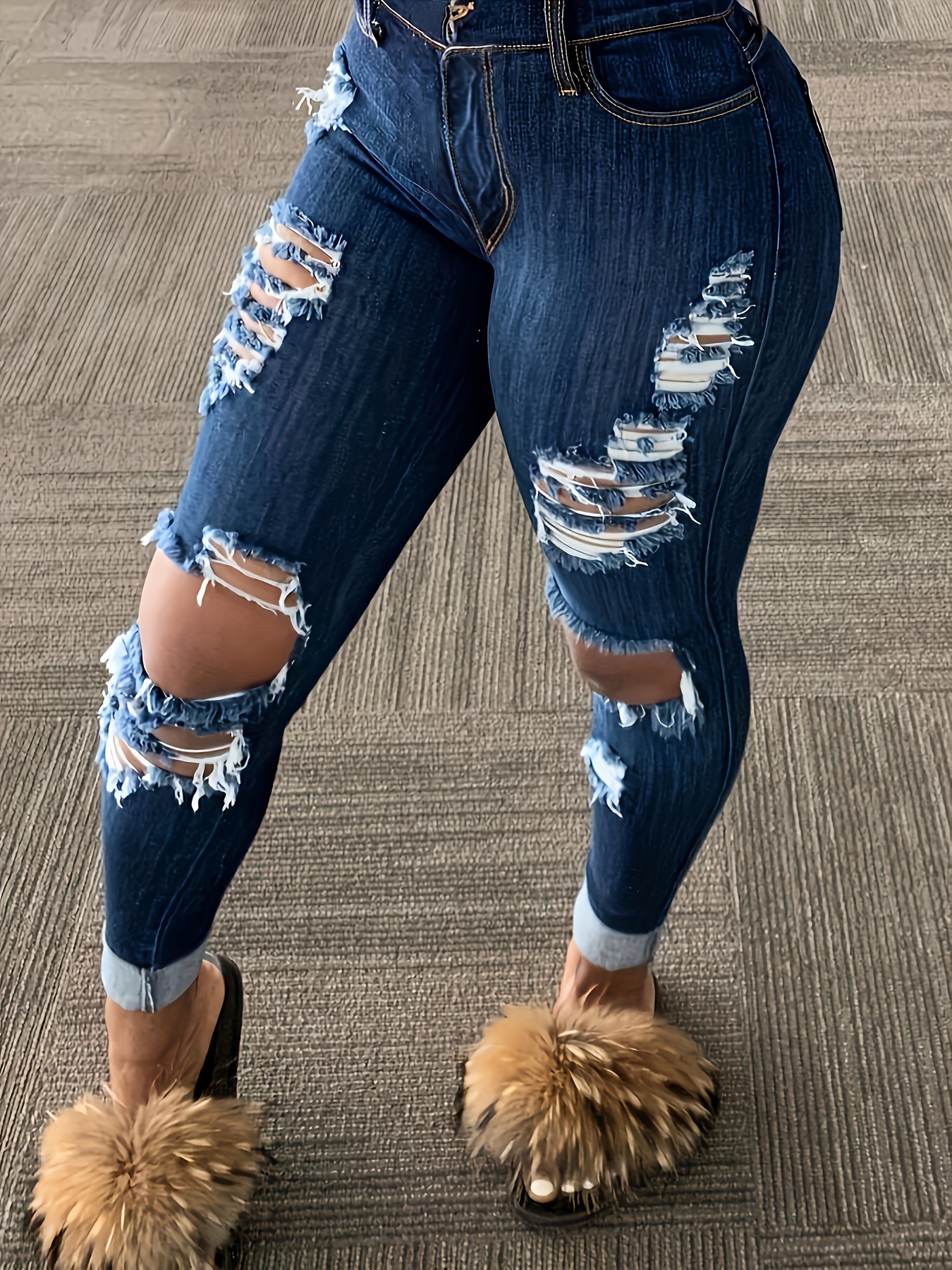  Jeans ajustados de cintura alta con agujero rasgado