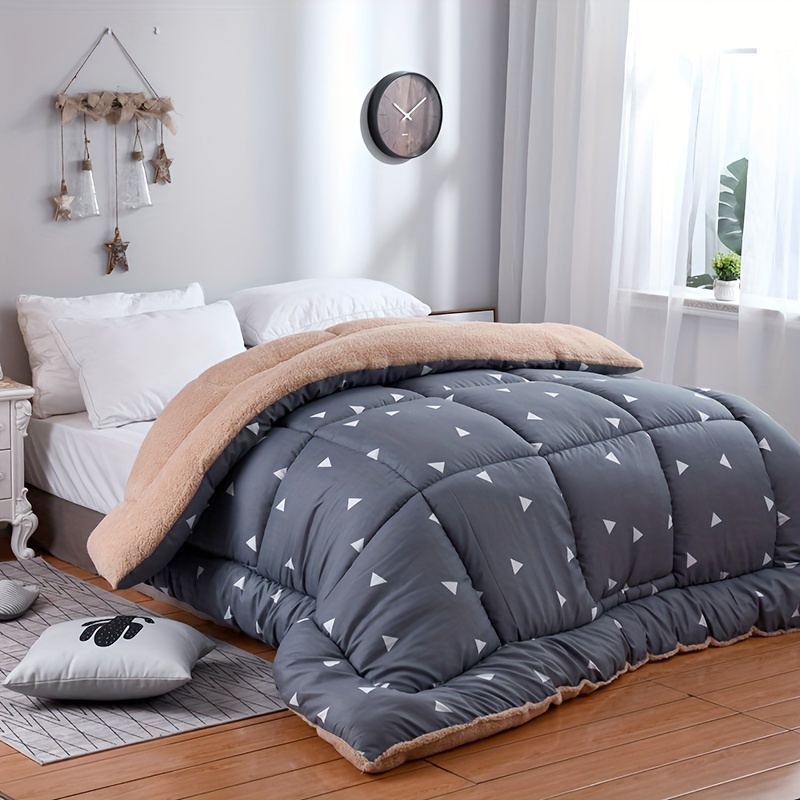 Image of A Thick And Velvet Blanket For Autumn And Winter, Lightweight And Comfortable, Soft And Heat-retaining, Suitable For Dormitories, Hotels, And Bedrooms. Bedding That Used In