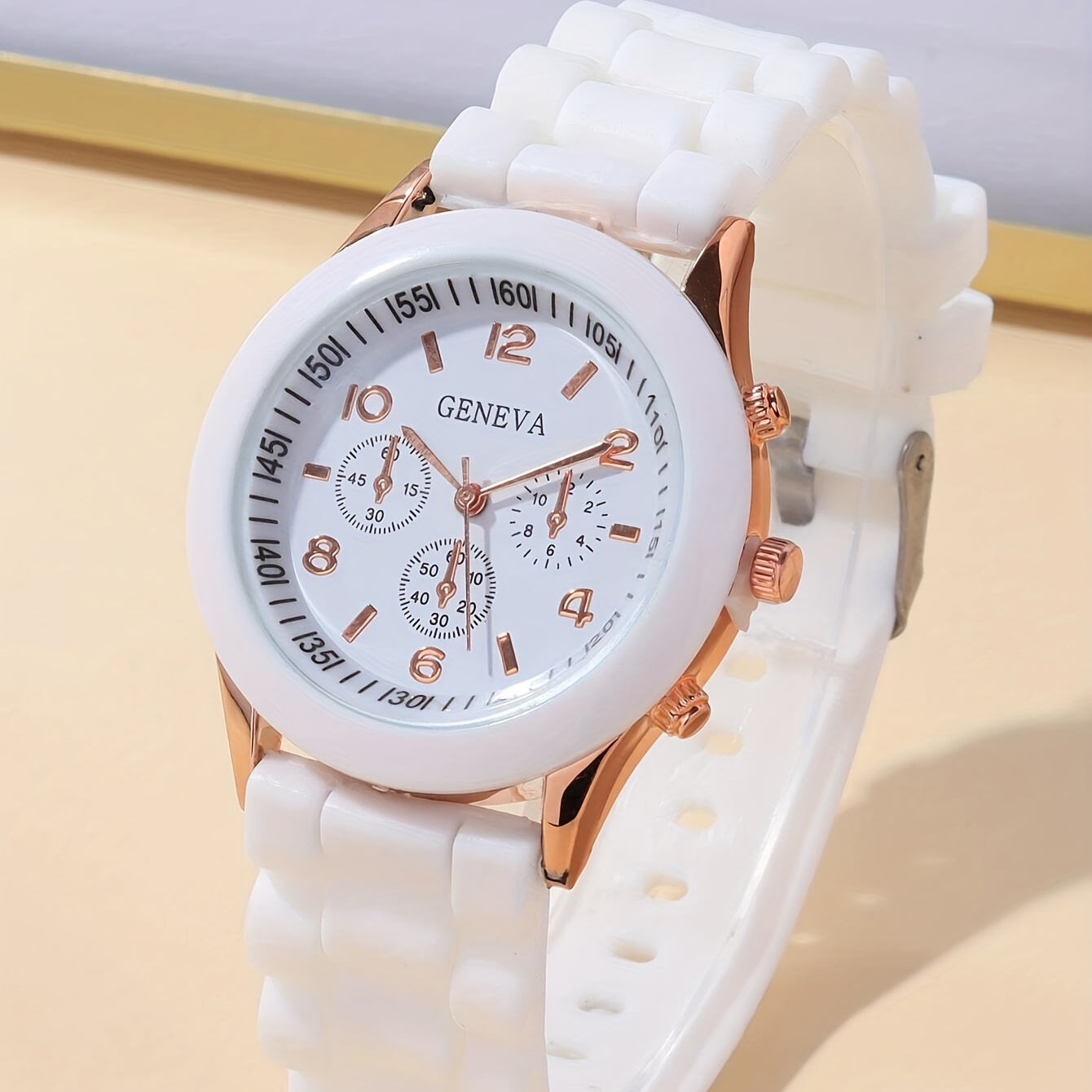 1pc White Rubber Strap Fashionable Round Dial Quartz Watch For