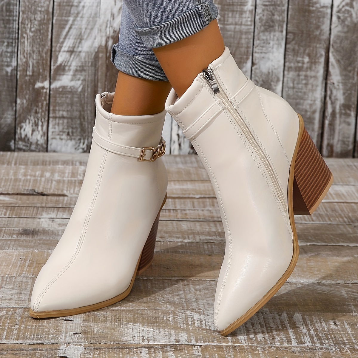 Pointed store buckle boots