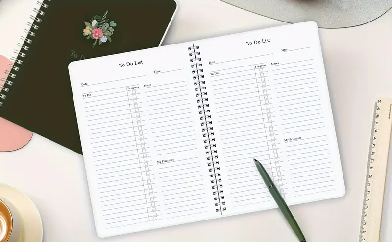 Sổ Tay Ghi Chép Công Việc – Bí Quyết Quản Lý Công Việc Hiệu Quả Mỗi Ngày Người dùng ghi chú công việc và lập kế hoạch hằng ngày bằng sổ tay để nâng cao hiệu suất làm việc.