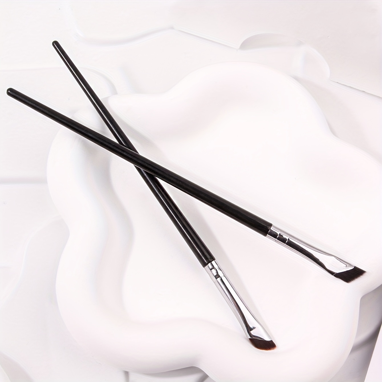 2 Pcs Angled Eyeliner Brush, Slanted Fine Point Eye Shadow Brushes, Gel Eye  Liner Makeup Brush With Synthetic Bristle