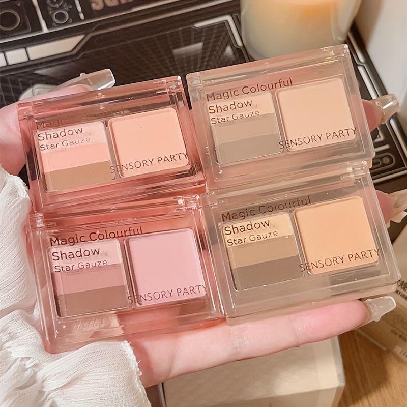 Smoky Style Eyeshadow Palette for Brightening Eye Makeup