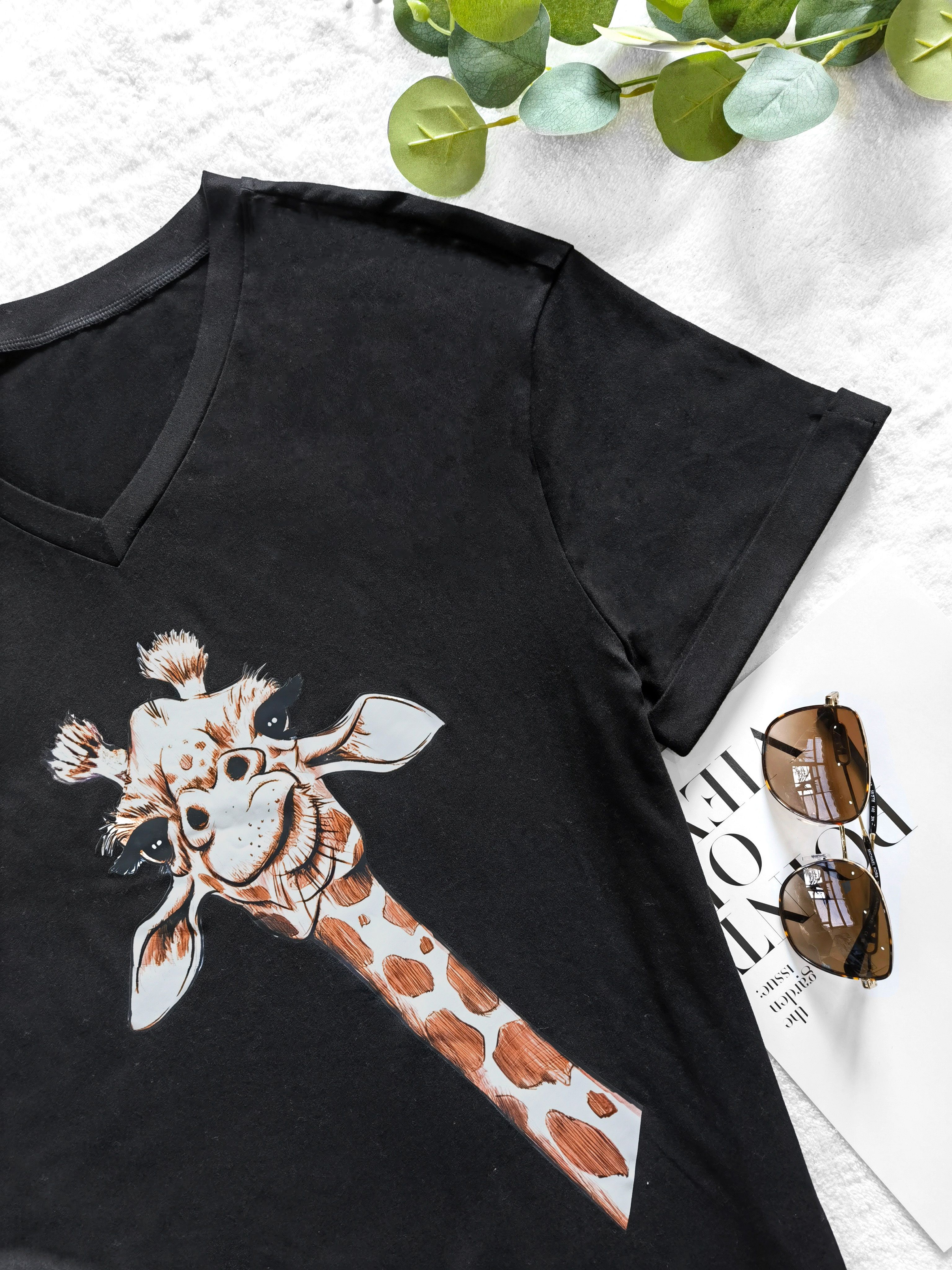 Giraffe Shirt' Women's V-Neck T-Shirt