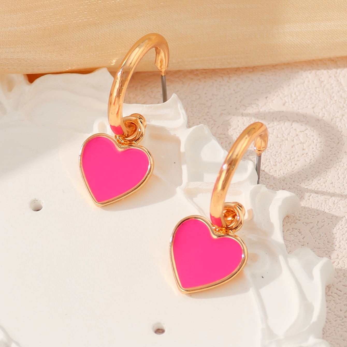 

1 Pair Of Earrings Cute Heart Design Symbol Of Sweetness And Fashion Oil Dripping/ Enamel Jewelry Match Daily Outfits Party Decor For Music Festival