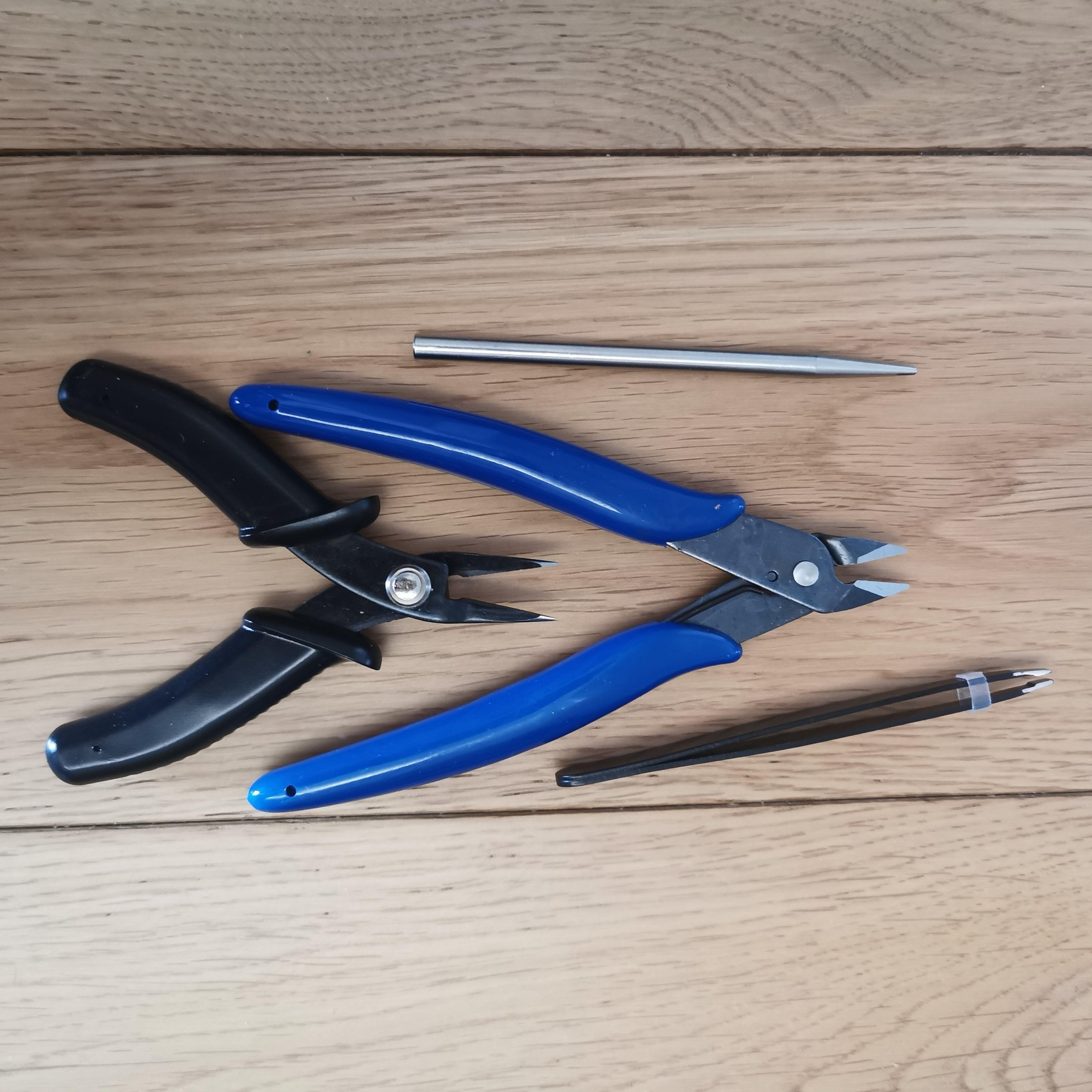 

Metal Puzzle Tool Kit: Scissors, Tweezers, Needle-nose Pliers, Diagonal Pliers, Bending Rods - Suitable For Assembling Metal Puzzle Models
