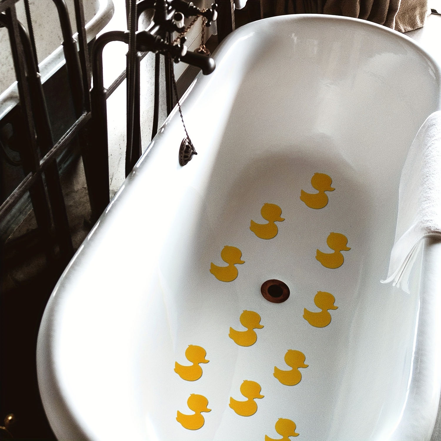 Non-slip for Duckling Bathtubs. Non-slip Stickers of Ducks to