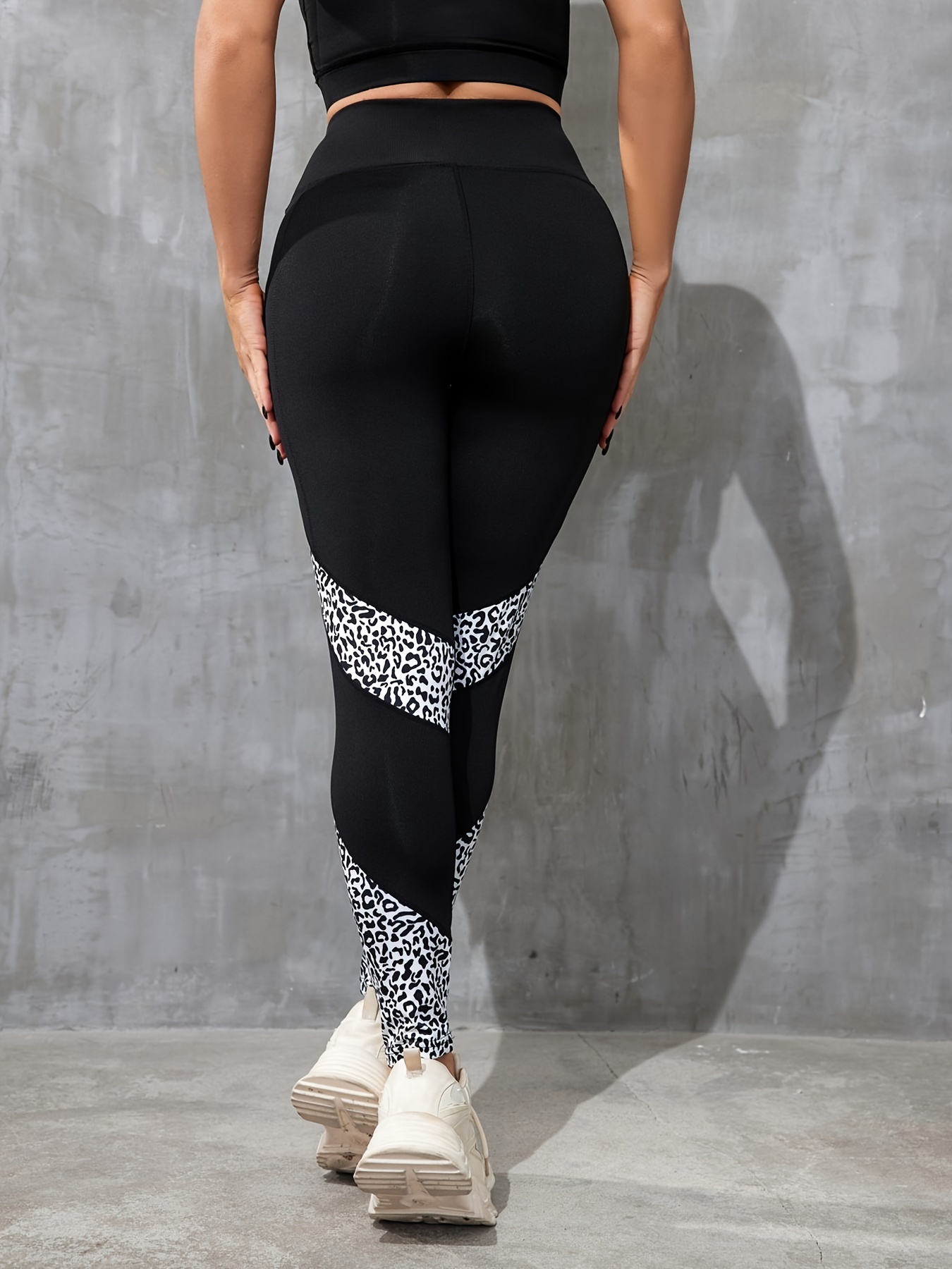 High Waist Letter Print Leggings with Mesh Pockets