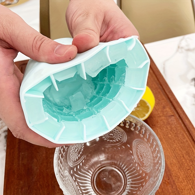 Shell ice cube tray with lid