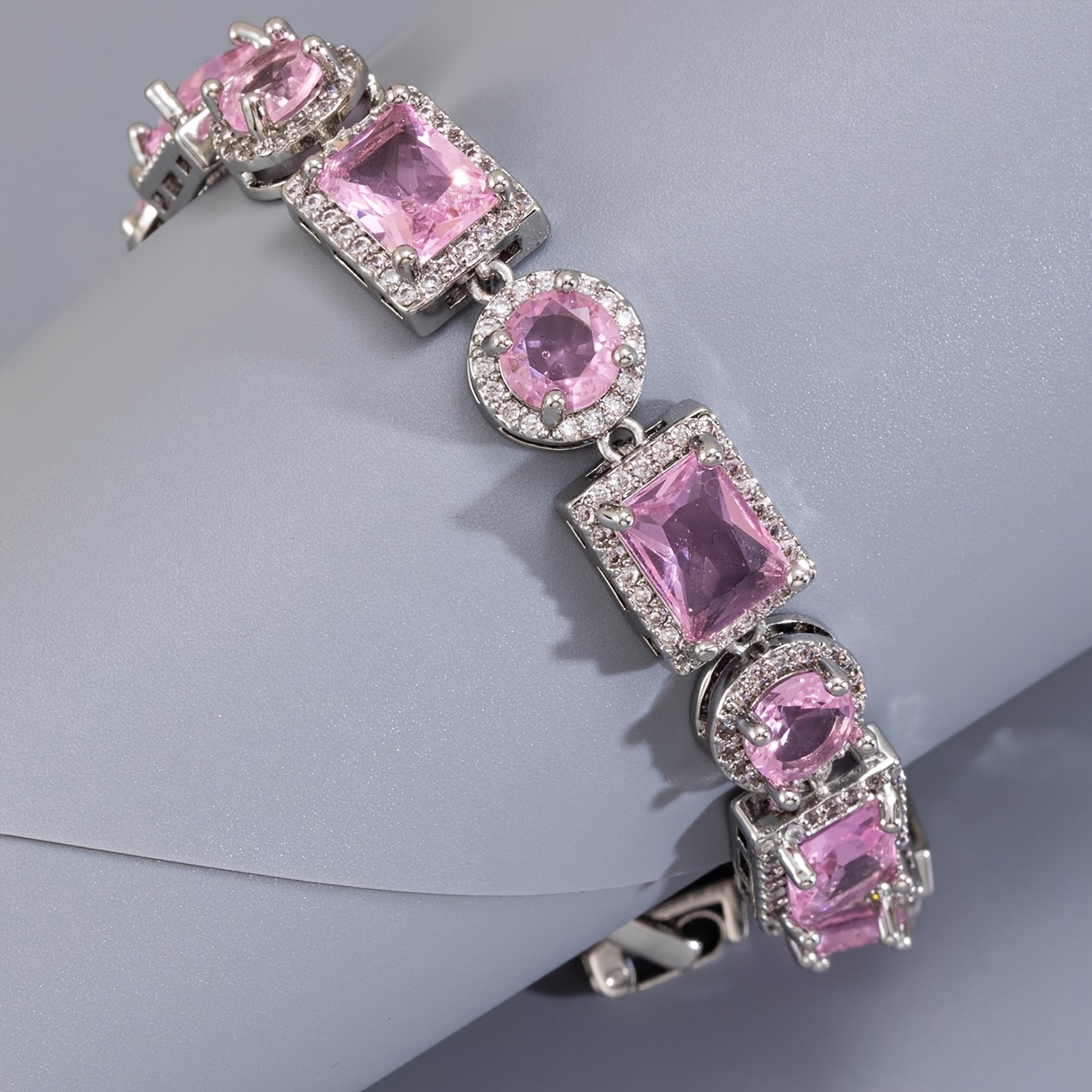 

1pc Gorgeous Exquisite Versatile Pink Round Square Shape Zirocn-encrusted Bracelet, Adjustable Suitable For Wedding Proposal, Men And Women Can Wear, Couple Temperament Bracelet Jewelry