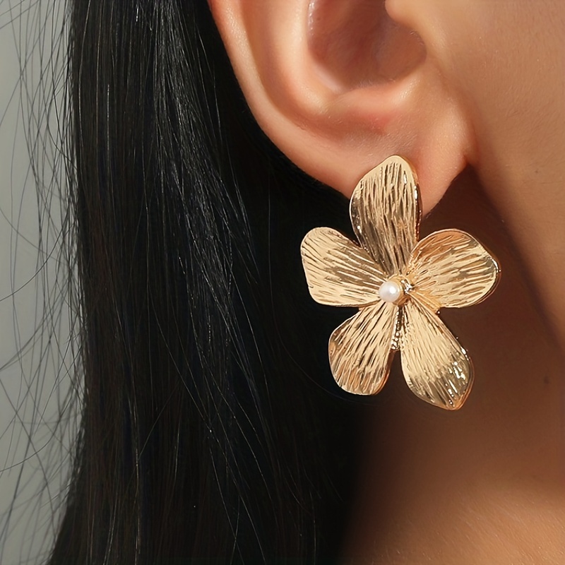 

Exquisite Flower Design Stud Earrings Alloy Jewelry Tiny Imitation Pearl Inlaid Vintage Elegant Style Female Party Dating Earrings