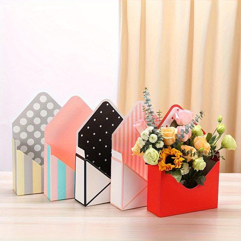 Flower Boxes for Bouquets, 4pcs Floral Arrangements Bouquets Bag with  Handle with 4pcs Pink Flower Wrapping Paper, Paper Flowers Bouquet Carry  Box Bag for Wedding Valentines Party (Black+White) : :  Stationery 