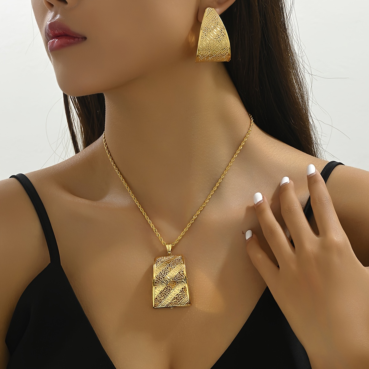 Gold necklace hot sale western designs