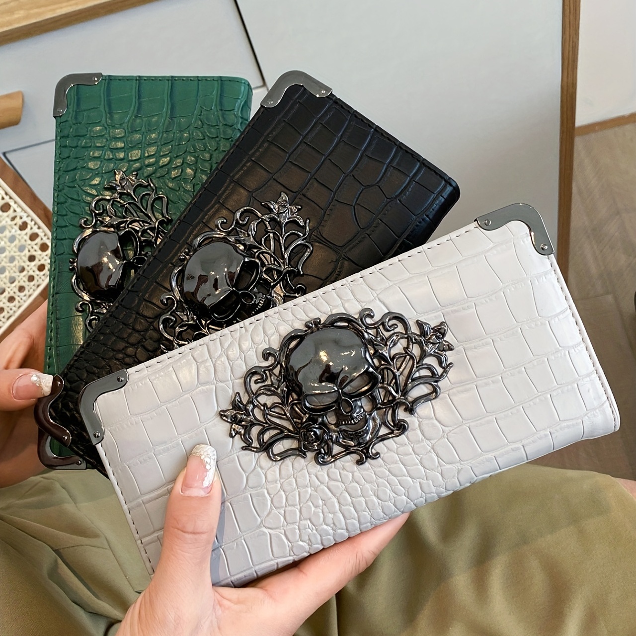 

Crocodile Pattern Wallet, Fashion Casual Faux Leather Credit Card Organizer & Card Organizer With Skull Decor, Women's Trendy Personality Unique Clutch Bag & Purse