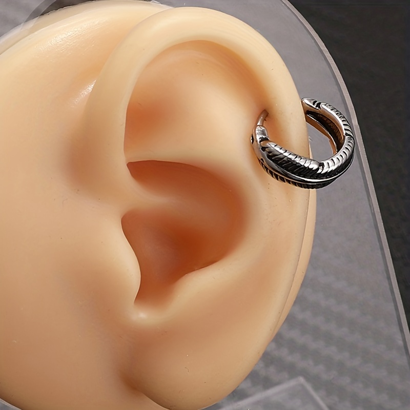 How To Choose The Side For Your Men's Earrings – Sdlgbtn