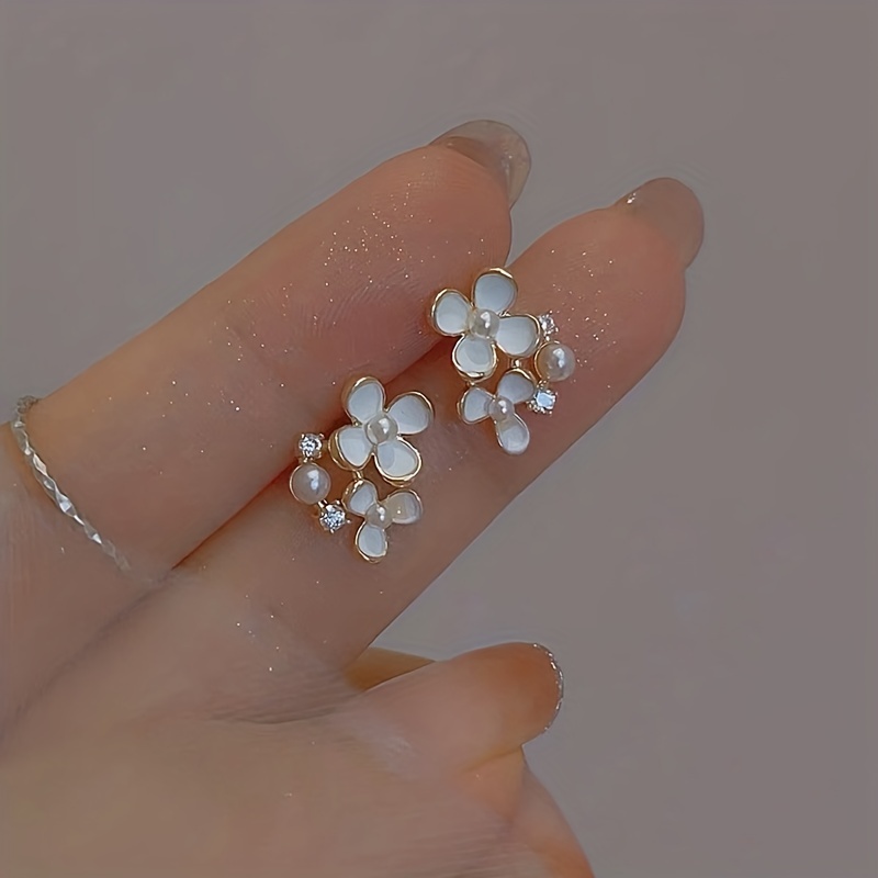 

Mini Exquisite Flower Shaped Stud Earrings With Imitation Pearl Inlaid Zinc Alloy Jewelry Vintage Elegant Style For Women