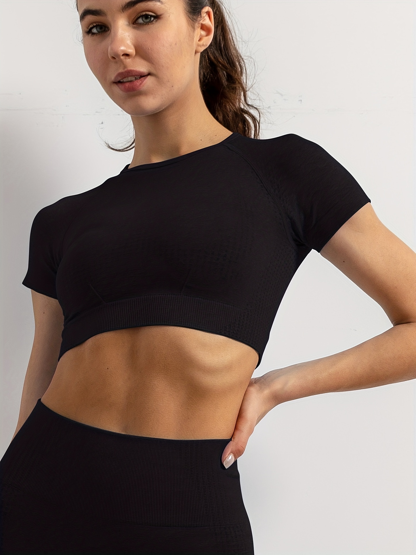 Padded Workout Crop Tops for Women Seamless Short Sleeve Sports Bra  Athletic Yoga V Neck T-Shirts : : Clothing, Shoes & Accessories