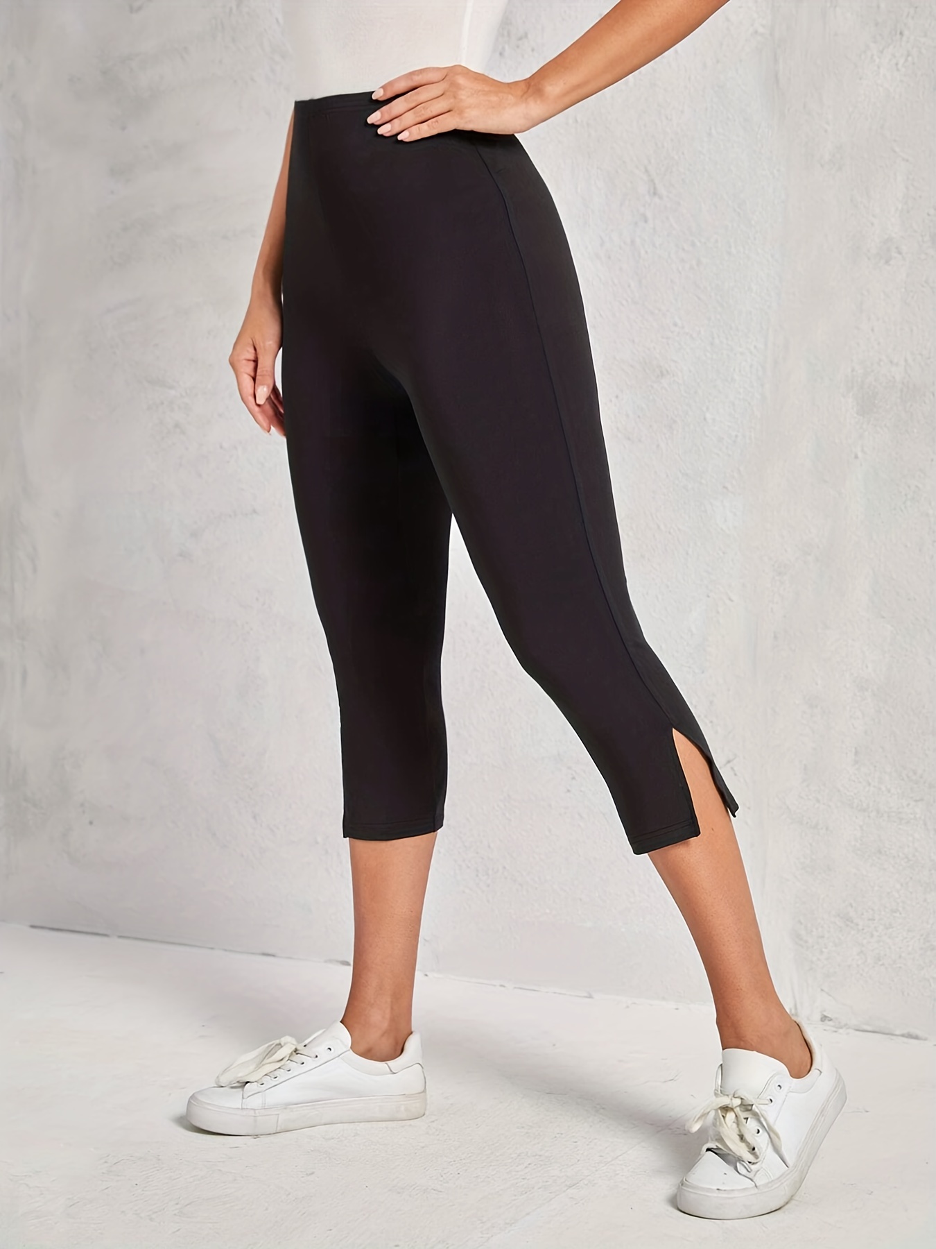 Plus Size Capri Leggings for Women Yoga Bottom Capris Pants High Waisted  Cutout Hem Solid Color Compression Shorts (Medium, Black)