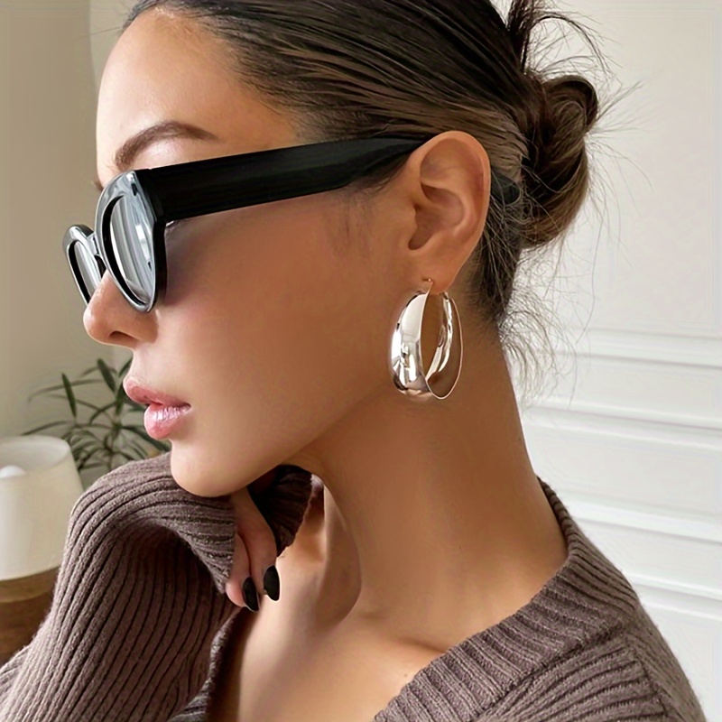 TEMU A Pair Of European And Wide-hoop Large Earrings For Women, Elegant And Trendy