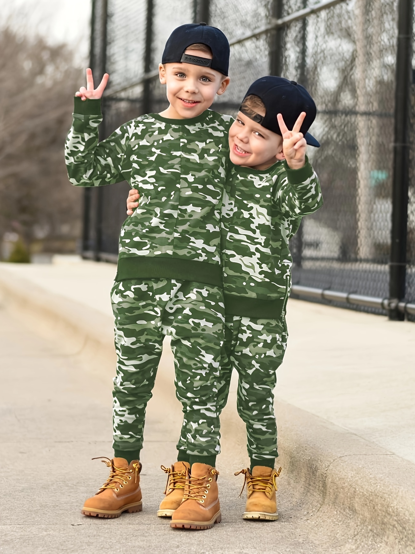 2pcs Kid Boy Camouflage Print Colorblock Short-sleeve Tee and Letter Print Pants Set