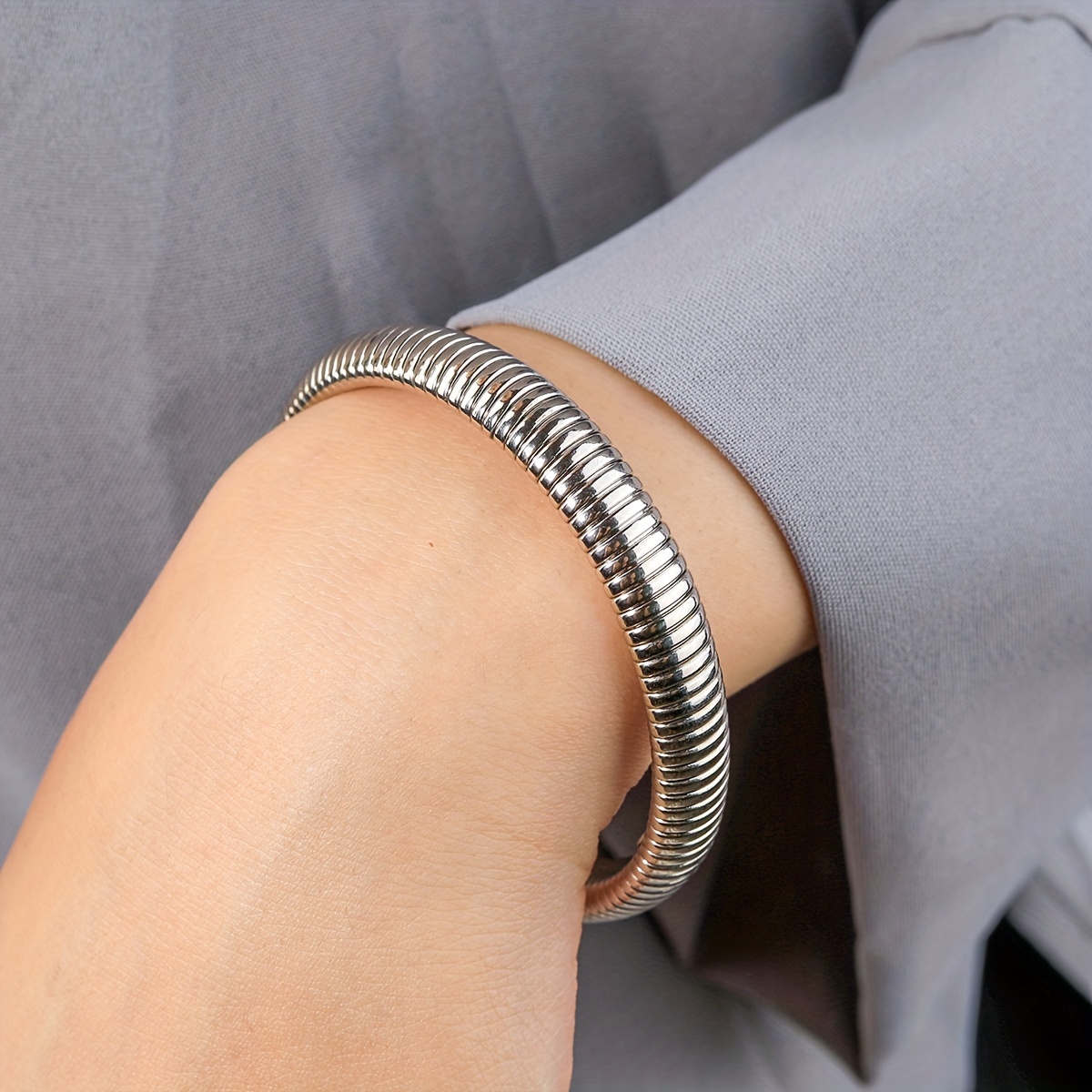 Fashion Designer Jewelry Elegent Alloy Wide Spring Cuff Bracelet