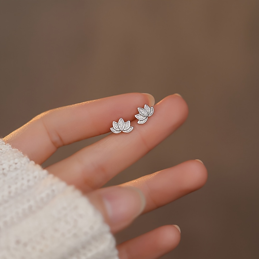 

1pair Elegant Exquisite Small Lotus Shaped Flower Stud Earrings, Holiday Gift For Girls