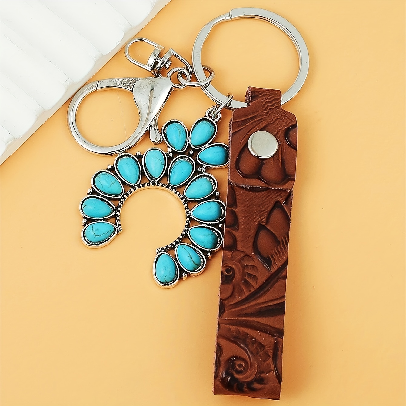 1pc Brown Dog Shaped Leather Keychain With Faux Leather Pendant