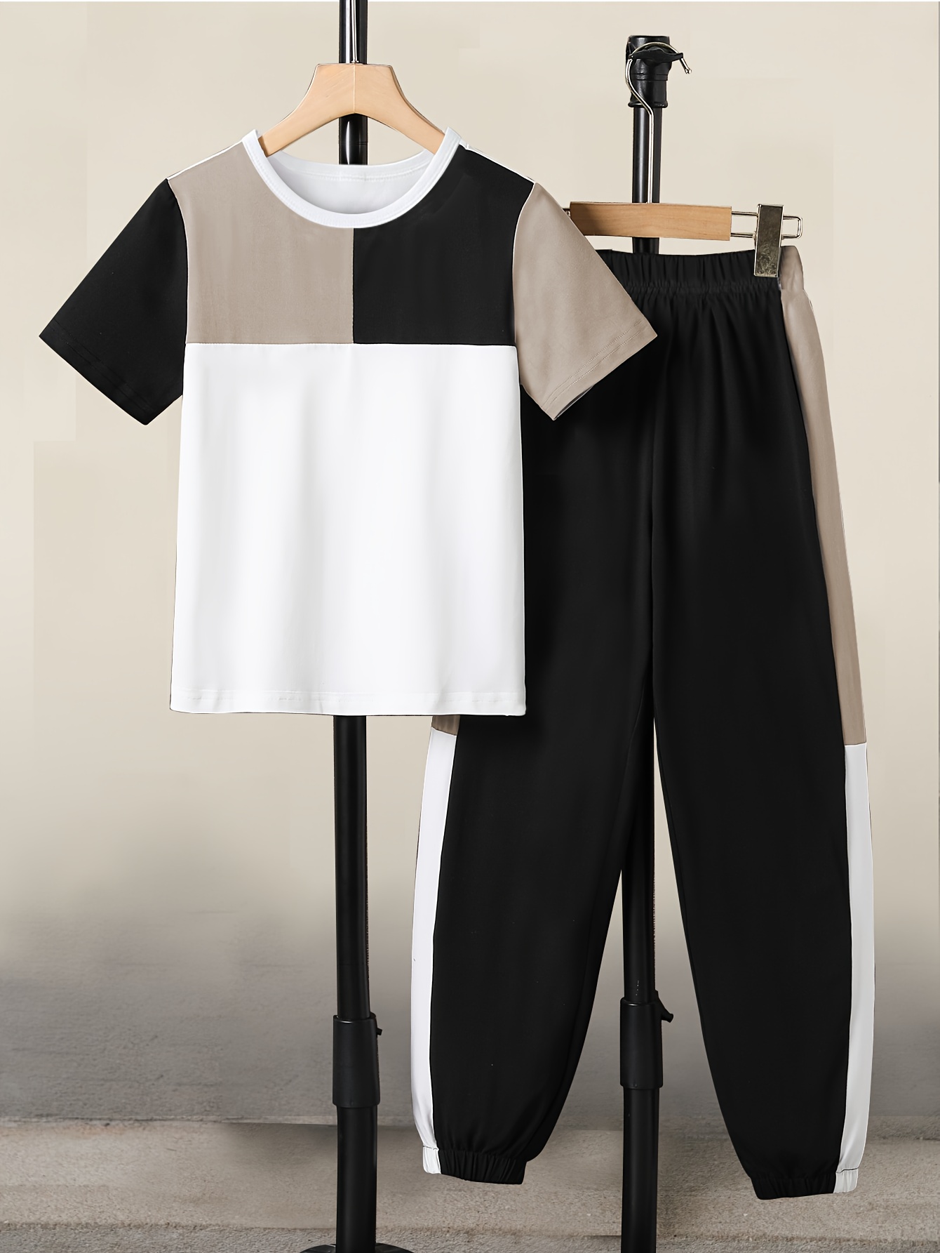 white button up black crop top black trousers outfit  Black trousers outfit,  Trouser outfit, Trousers outfit korean