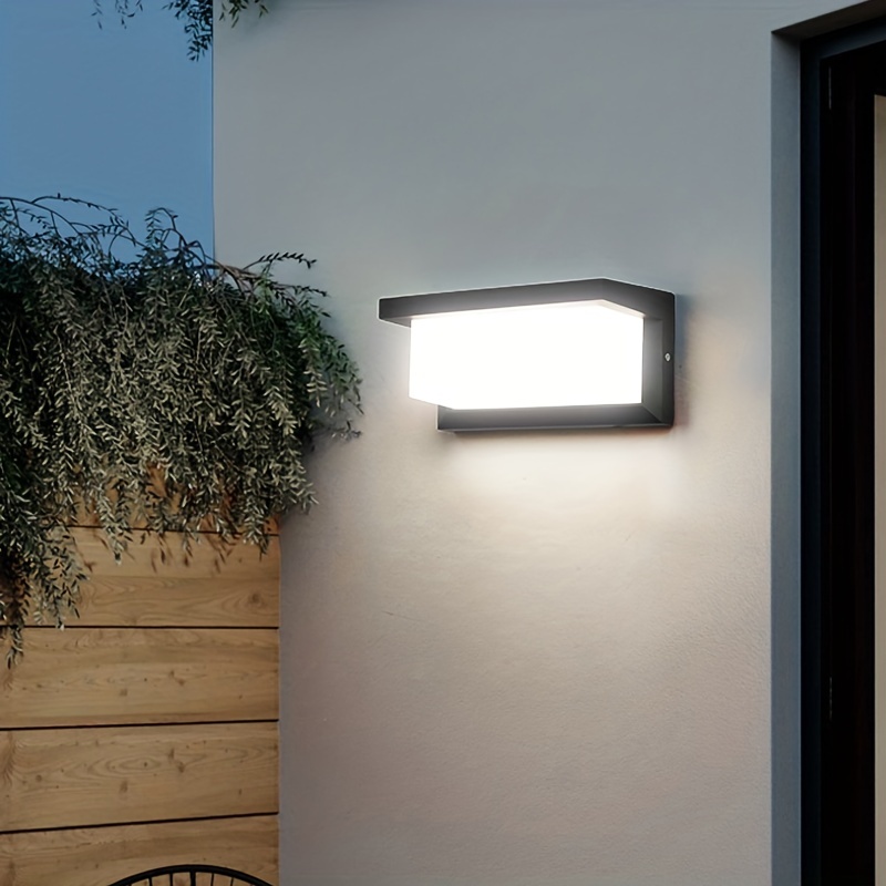 Outdoor LED Lighting & LED Exterior Light Fixtures