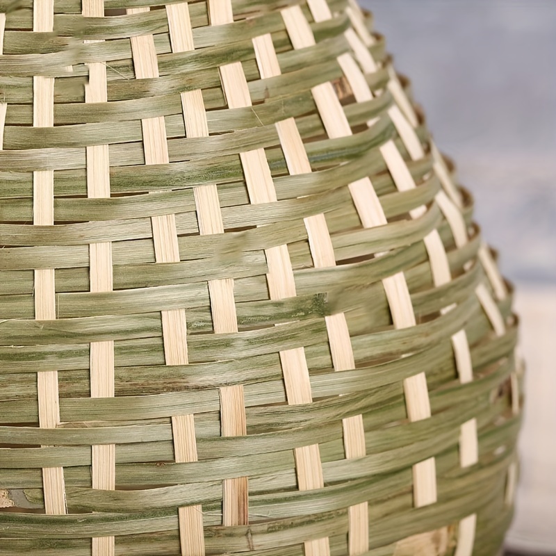 New Bamboo Woven Fish Basket, Small Back Basket, Bamboo Basket, Farm Bamboo  Decoration Props, Tea Picking Basket, Dance Performance Tools, Flower  Arrangement-Large 21cm : : Patio, Lawn & Garden