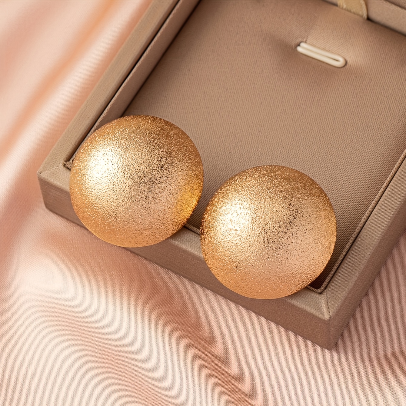 Pair Of Chic Vintage Golden Matte Round Stud Earrings For Women – Retro Bohemian Style, Alloy Jewelry For Casual Attire Or Gifting