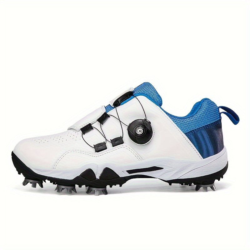 Do golfers wear on sale cleats