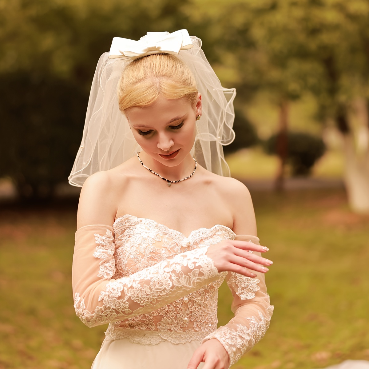 1pc Ivory-colored Long Lace Cathedral Veil